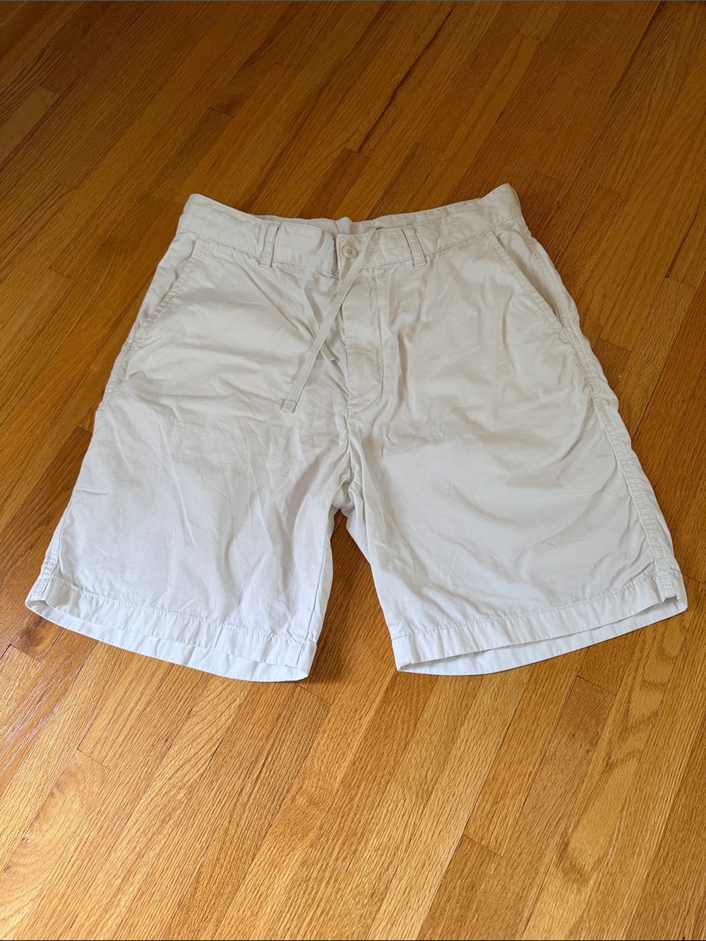 Uniqlo Men's Flat-Front Shorts in White